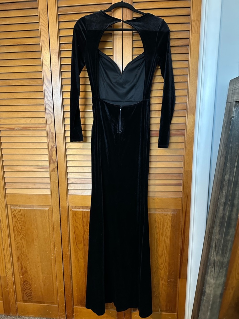 Fashion Nova Black Velvet Maxi Dress Medium Open Back Long Sleeve Evening Gown - Picture 3 of 4